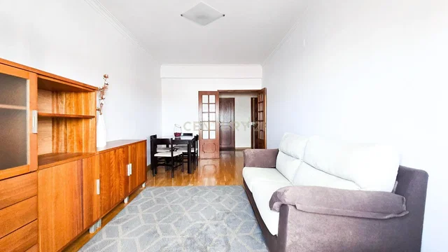 Salon; lumière naturelle, parquet