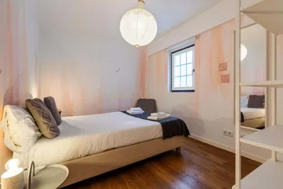 Chambre; parquet, lumière naturelle