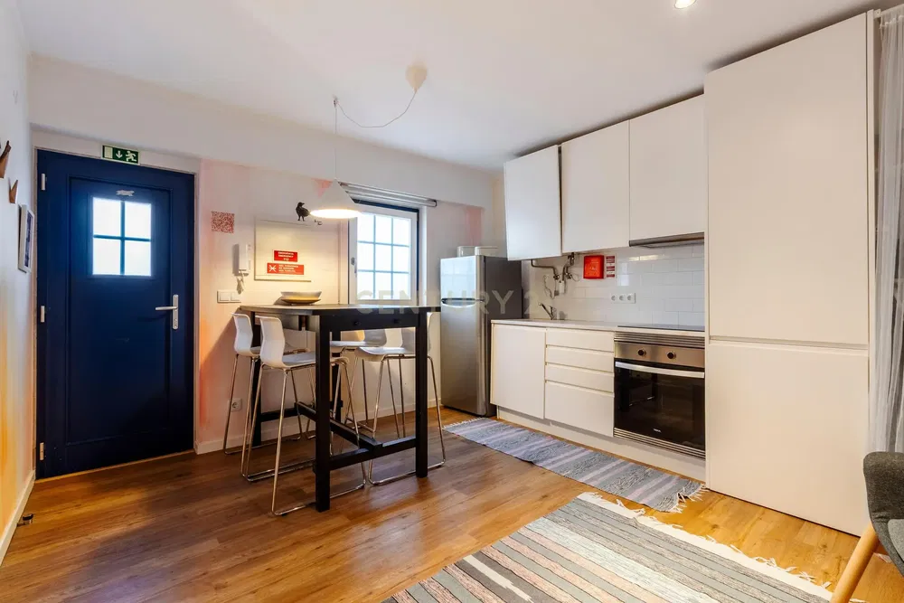 Cuisine; électroménager, lumière naturelle, style moderne