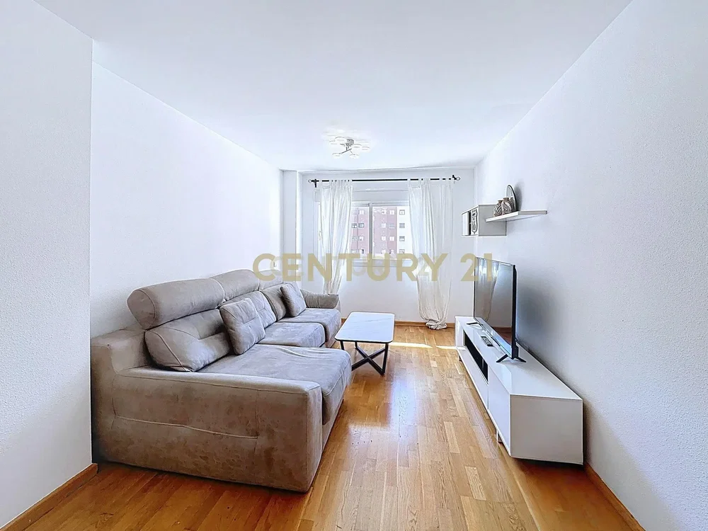 Salon; parquet, lumière naturelle, style moderne, vue