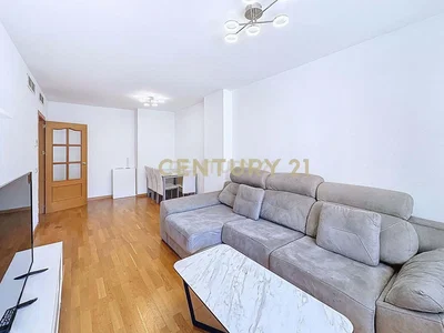 Salon; lumière naturelle, parquet, style moderne