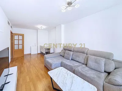 Wohnzimmer; tageslicht, holzboden, moderner stil