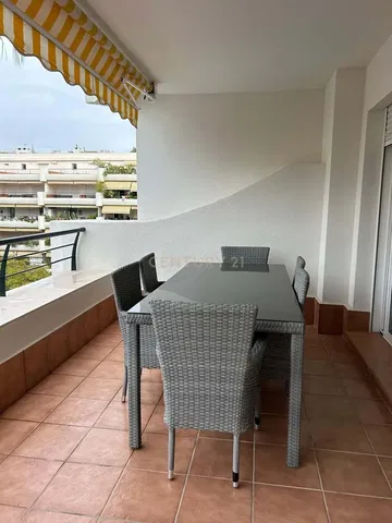 Terraza; vista, suelo de baldosas