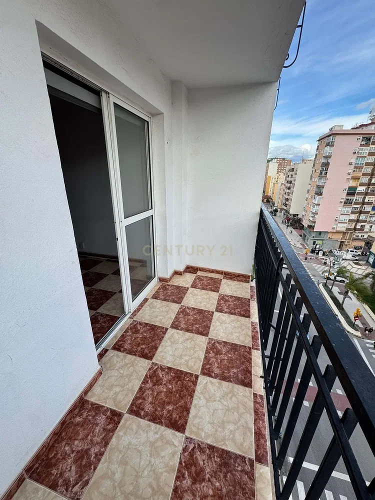 Balkon; fayans zemin, manzara