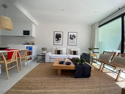 Oturma odası; doğal ışık, modern stil