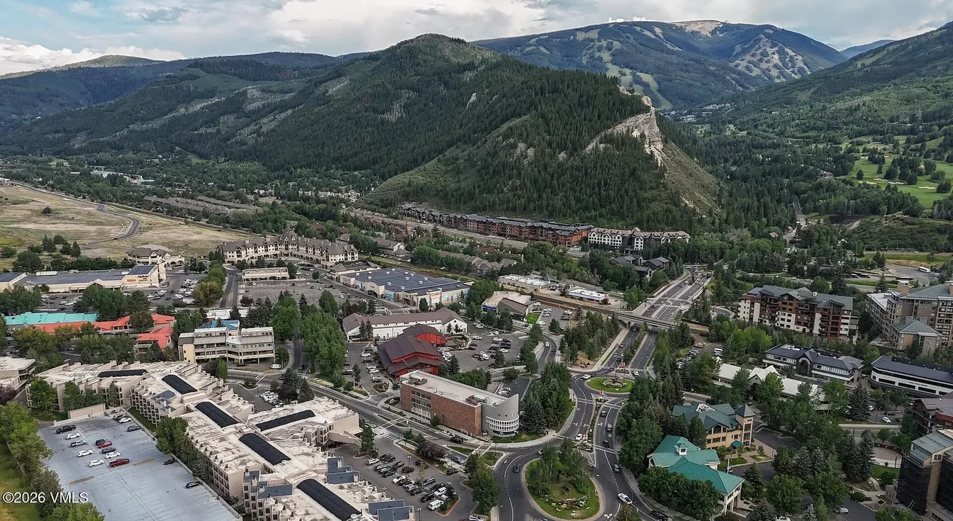 Kuća i okolina; pogled