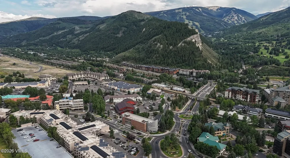Kuća i okolina; pogled