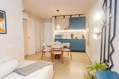 Soggiorno; stile moderno, pavimento in piastrelle, luce naturale, ristrutturato