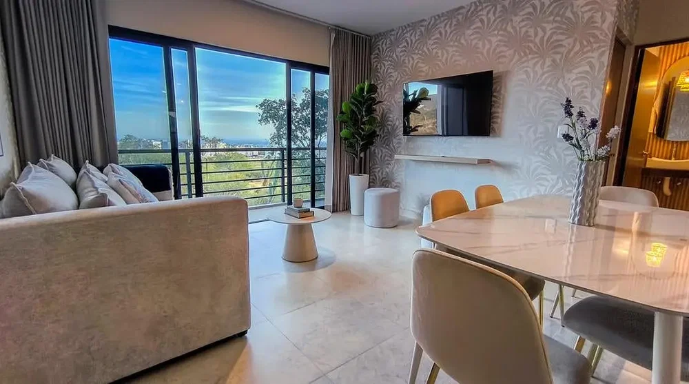 Wohnzimmer; blick, tageslicht, moderner stil, fliesenboden