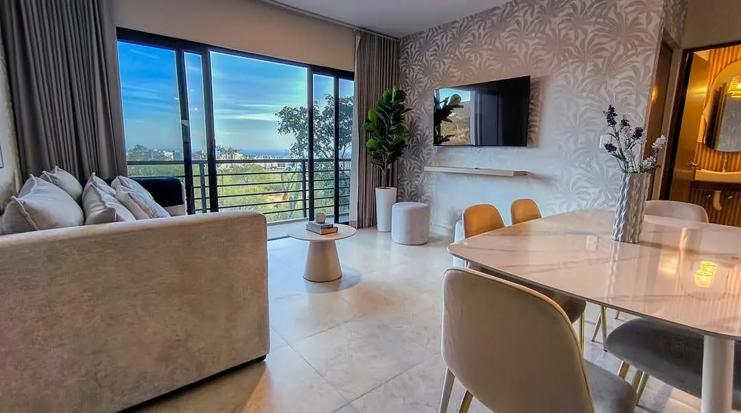 Wohnzimmer; blick, tageslicht, moderner stil, fliesenboden