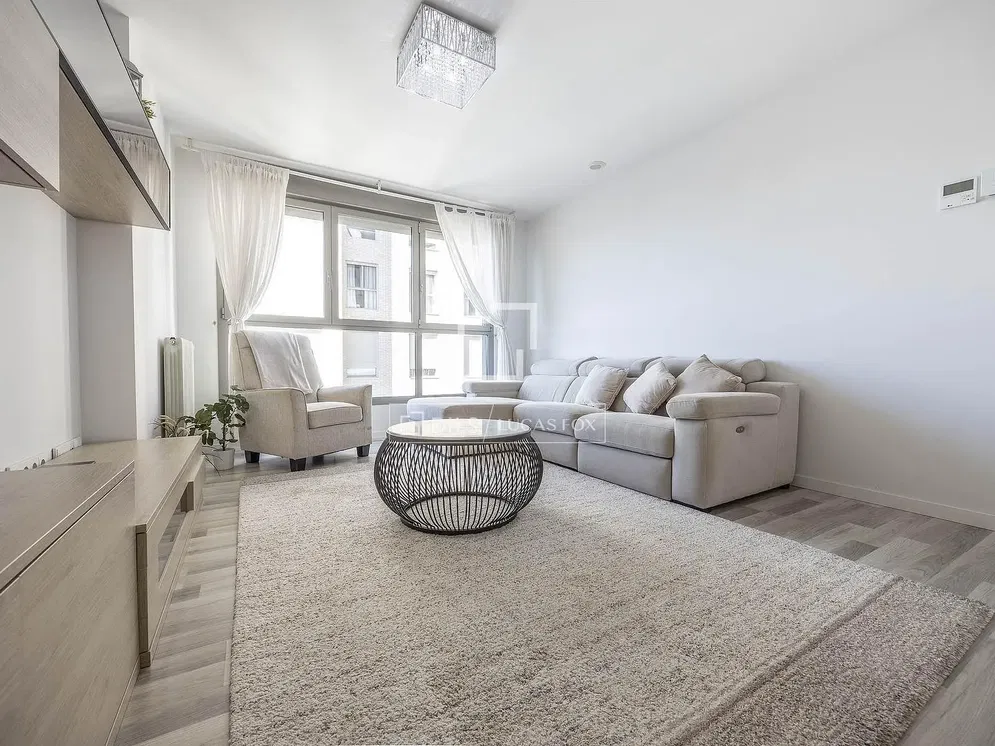 Wohnzimmer; tageslicht, moderner stil