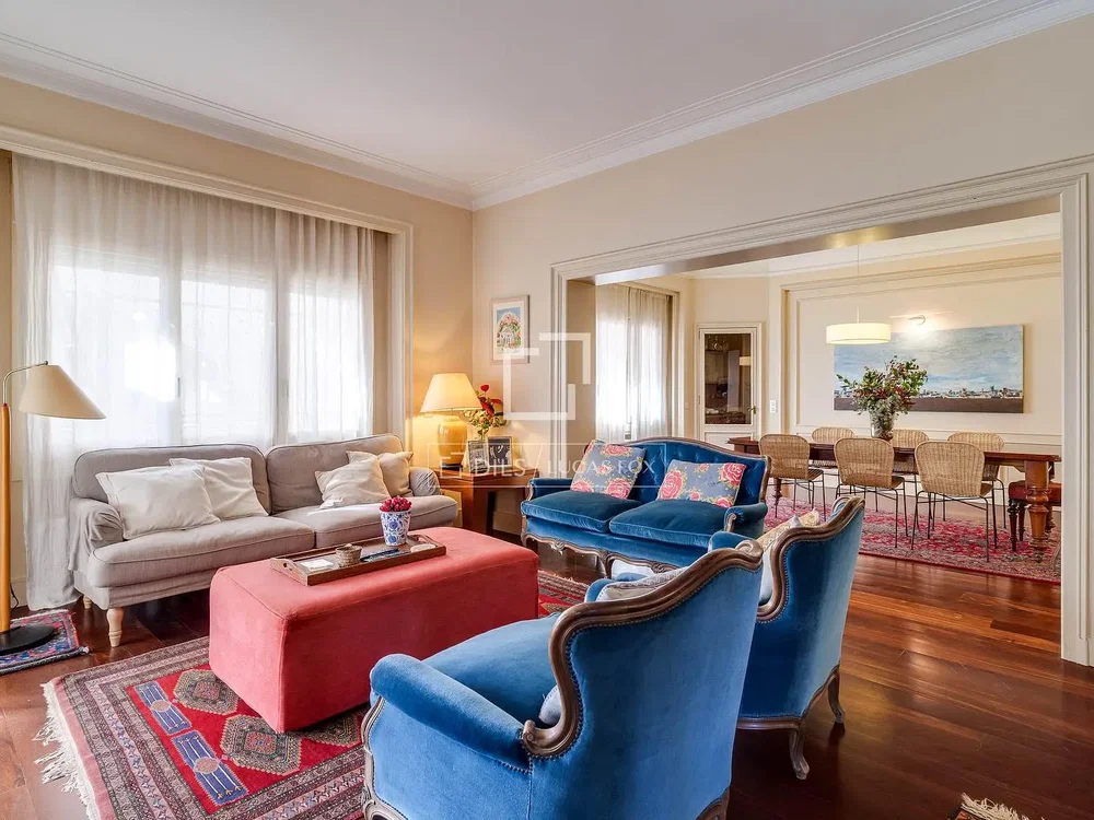 Oturma odası; doğal ışık, modern stil