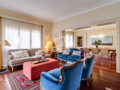 Oturma odası; doğal ışık, modern stil