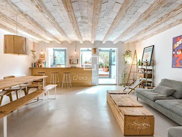 Дневна соба; дрвене греде, природно светло, модерни стил, поглед