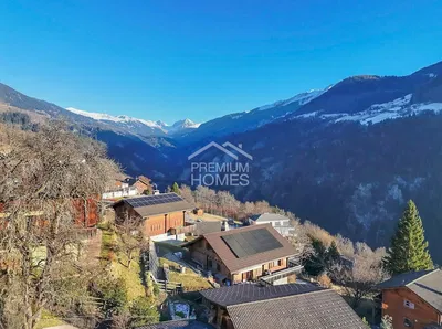 Casa y alrededores; vista