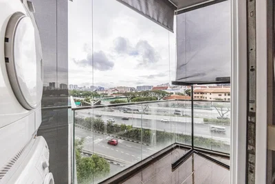 Balkón; výhľad, dlažba