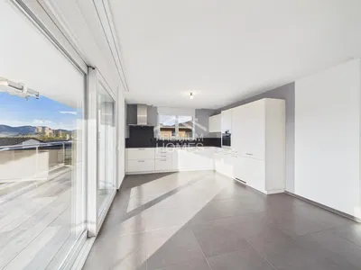 Cuisine; vue, carrelage, lumière naturelle, rénové