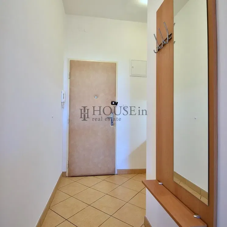 Garderobe; fliesenboden