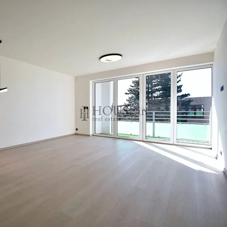 Wohnzimmer; blick, holzboden, tageslicht