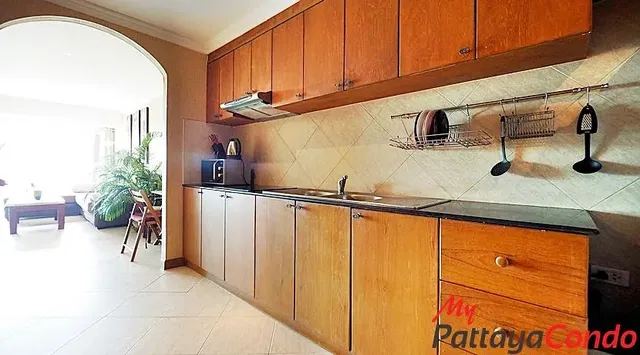 Küche; küchengeräte, fliesenboden, tageslicht