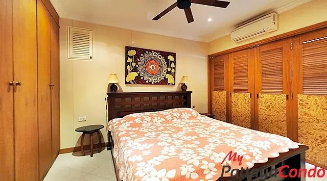 Schlafzimmer; holzboden, tageslicht, moderner stil