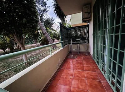 Balkon; fayans zemin, manzara