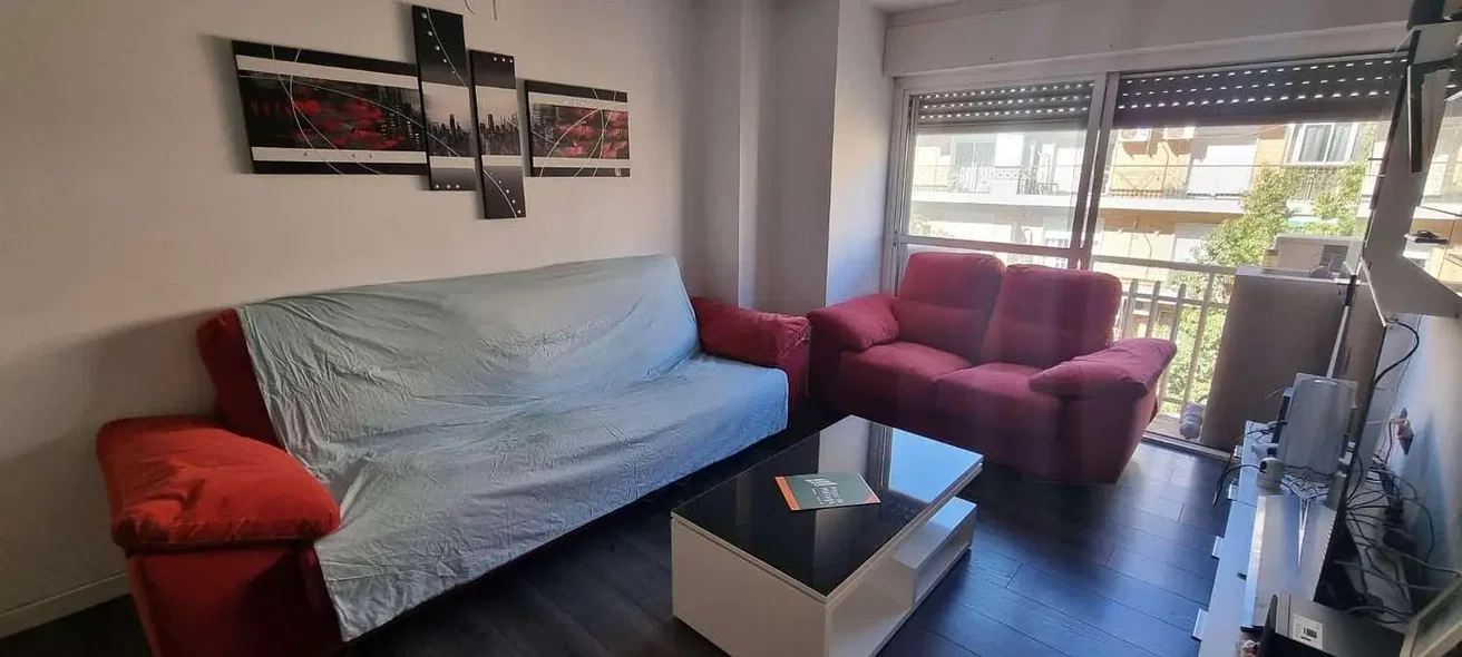 Σαλόνι; ξύλινο πάτωμα, φυσικό φως, μοντέρνο στυλ