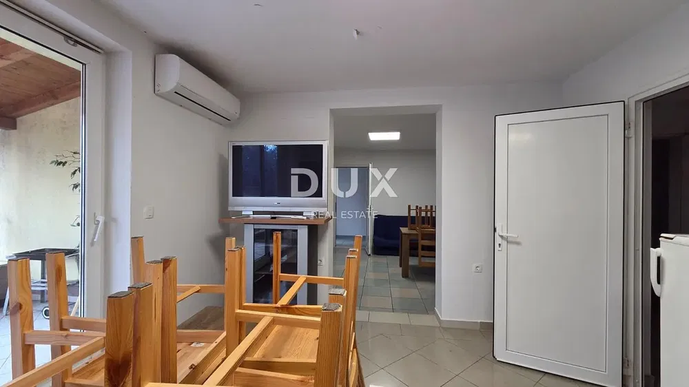 Oturma odası; fayans zemin