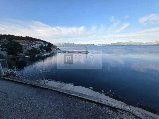 Maison et environs; vue