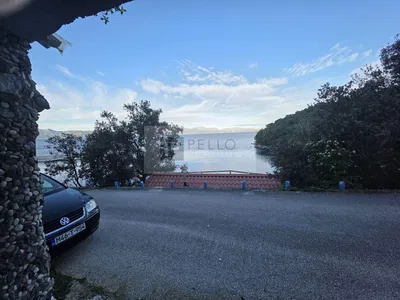 Maison et environs; vue