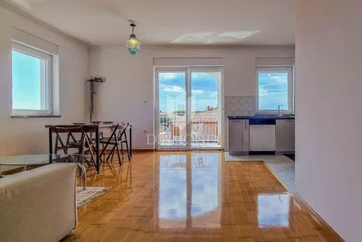 Wohnzimmer; blick, holzboden, tageslicht