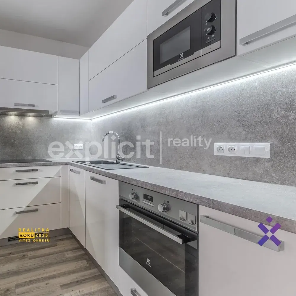 Kuchnia; sprzęt kuchenny, wyremontowany, światło dzienne