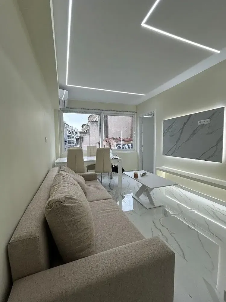 Σαλόνι; θέα, φυσικό φως, μοντέρνο στυλ, πλακάκια