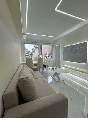 Σαλόνι; θέα, φυσικό φως, μοντέρνο στυλ, πλακάκια