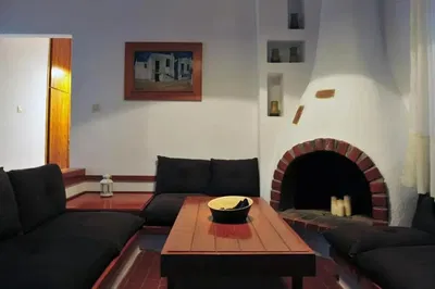 Σαλόνι; τζάκι, φυσικό φως