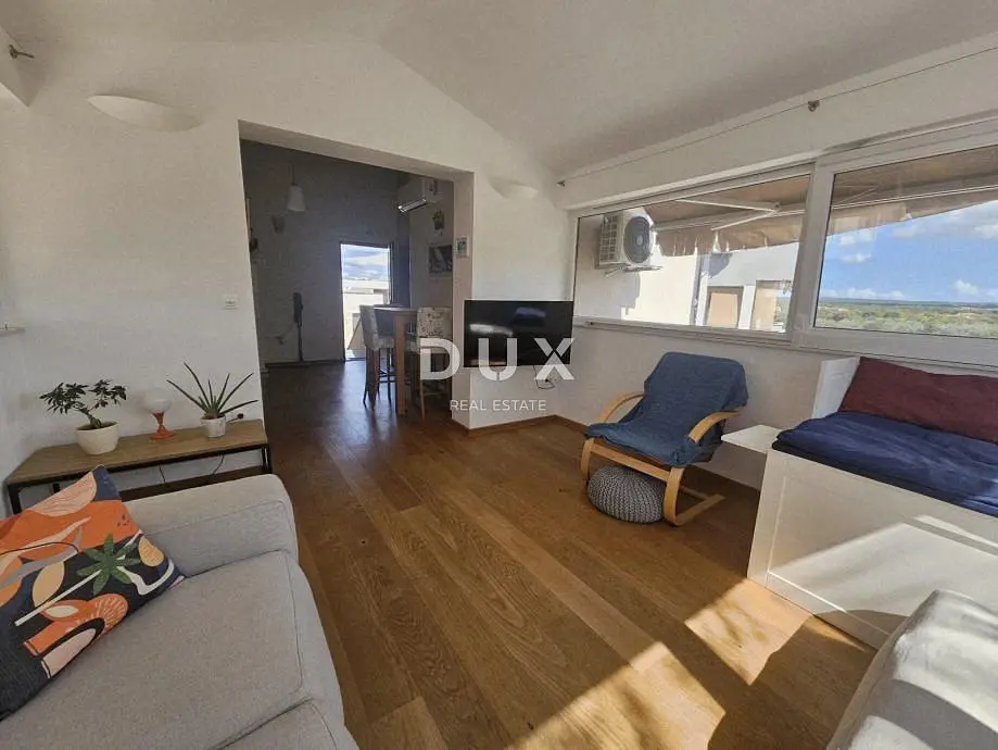 Dnevna soba; pogled, prirodno svjetlo, moderni stil