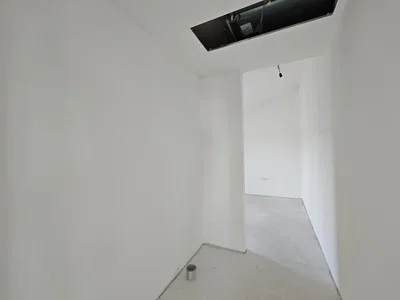 Otro; necesita renovación, luz natural