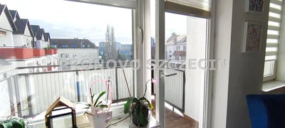 Балкон; поглед, природно светло