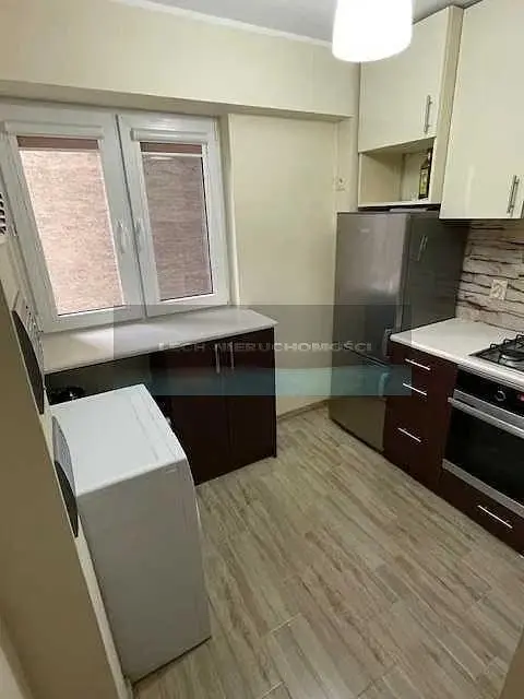 Кухиња; кухињски апарати, плочице, реновиран, природно светло