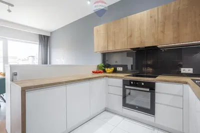 Cucina; elettrodomestici, luce naturale, stile moderno