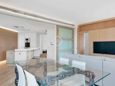 غرفة معيشة; أسلوب عصري, أرضية خشبية, ضوء طبيعي