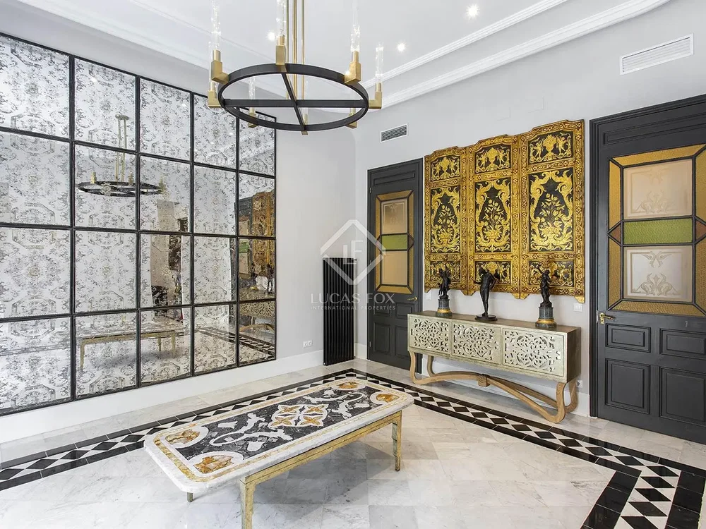 Oturma odası; modern stil, yüksek tavan, doğal ışık, tadilatlı