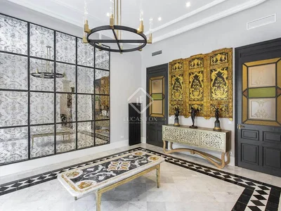 Oturma odası; modern stil, yüksek tavan, doğal ışık, tadilatlı