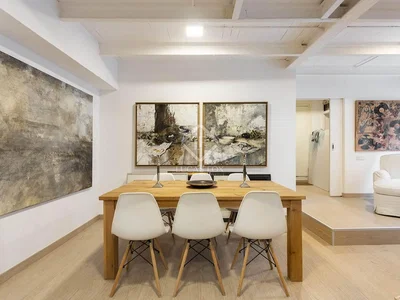 Yemek odası; modern stil, ahşap zemin