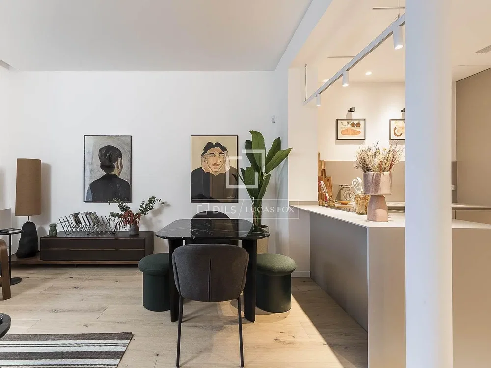 Wohnzimmer; moderner stil, holzboden, tageslicht