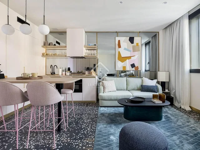 Soggiorno; stile moderno, luce naturale, ristrutturato