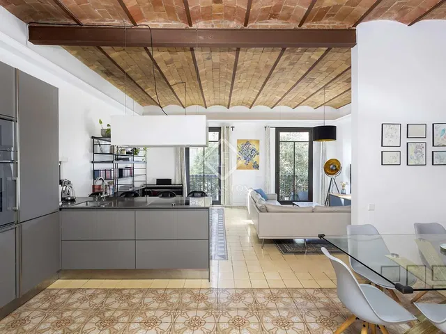 Cuisine; carrelage, lumière naturelle, style moderne