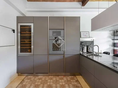 Mutfak; mutfak aletleri, fayans zemin, tadilatlı, doğal ışık, modern stil