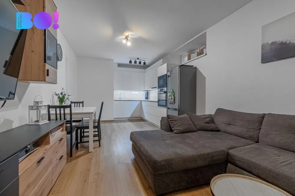 Salón; electrodomésticos, luz natural, estilo moderno, suelo de madera