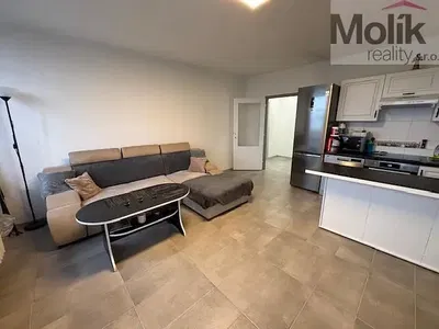 Küche; küchengeräte, holzboden, tageslicht, moderner stil